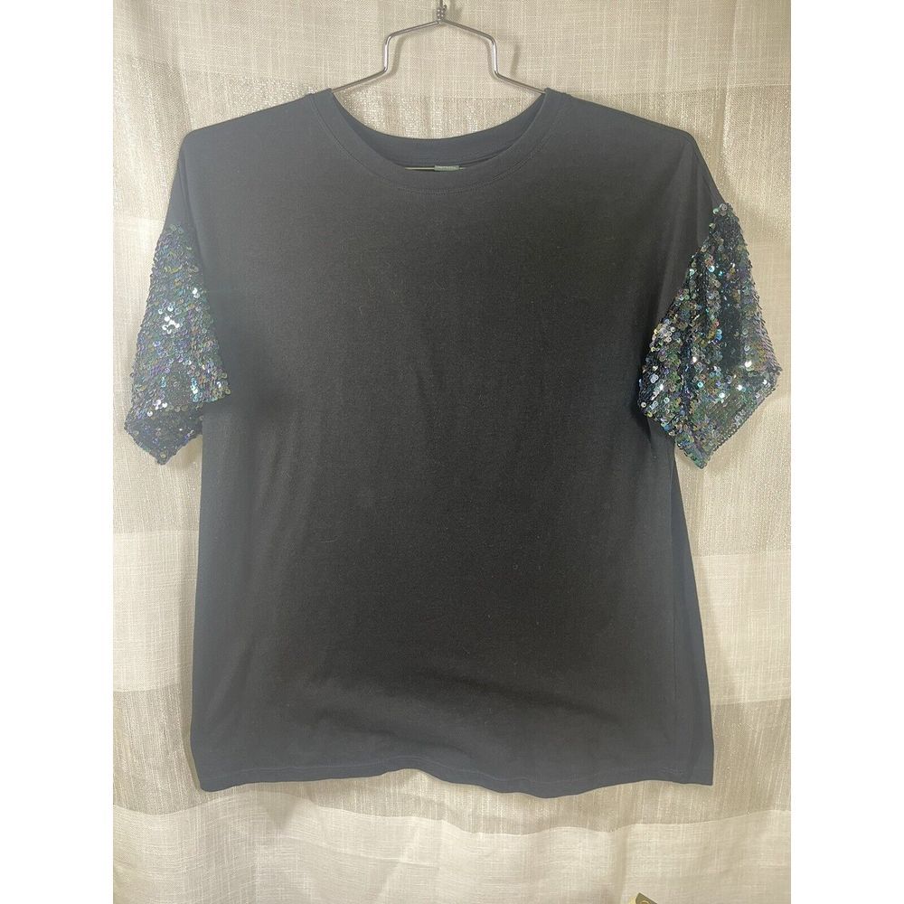 Wild fable womens Sequin Sleeve‎ Tshirt Black Size Medium EUC